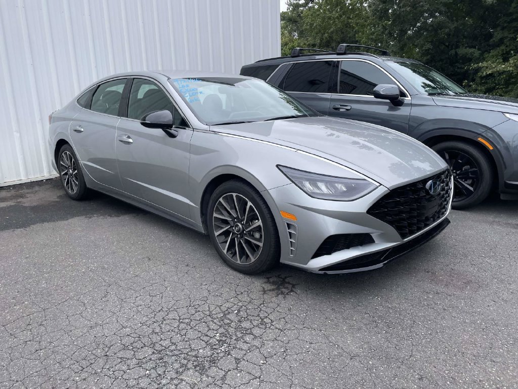 Used 2020 Silver Hyundai SEL Plus image 1