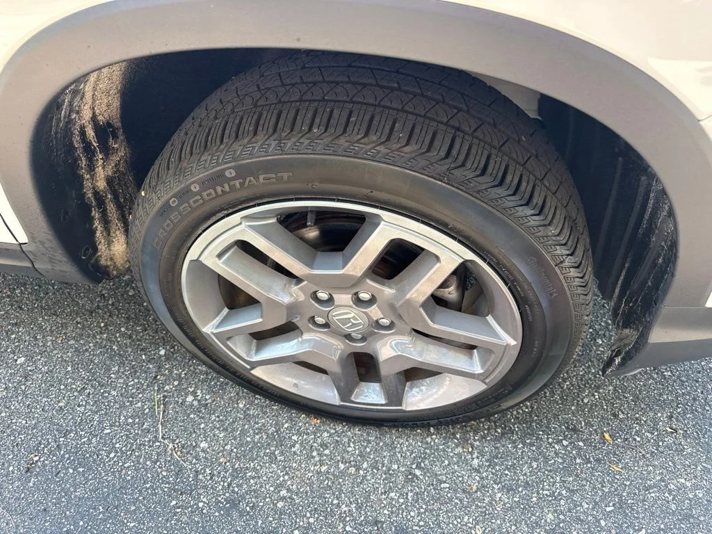 Used 2023 White Honda EX-L image 5
