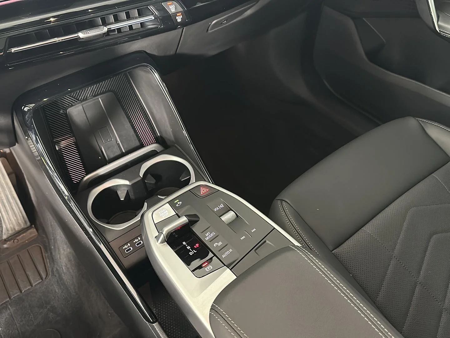 Used 2024 Jet Black BMW xDrive28i image 17