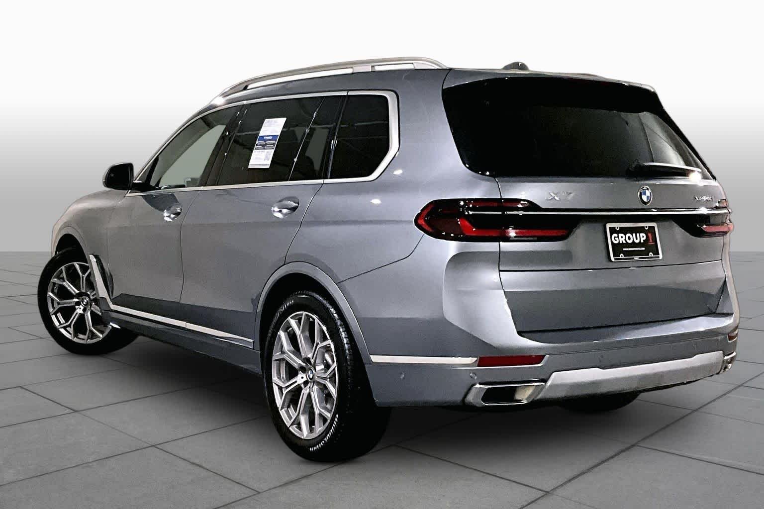 Used 2026 Skyscraper Grey Metallic BMW xDrive40i image 11