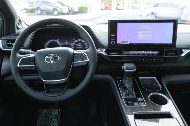 Certified Used 2025 WIND CHILL PEARL Toyota  image 27