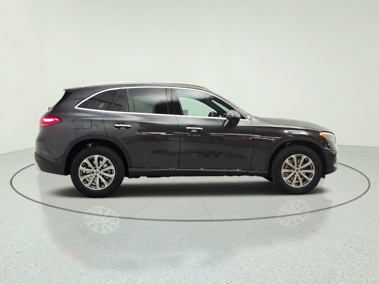 New 2027 Graphite Grey Metallic Mercedes-Benz GLC 300 SUV image 25