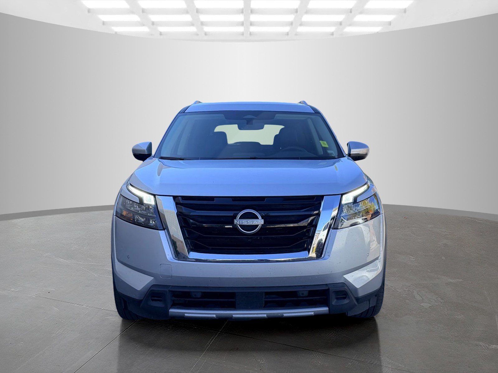 Used 2025 Silver Nissan SL image 2