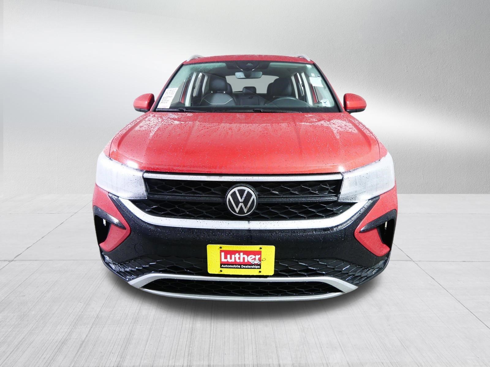 Used 2024 Volkswagen Taos SE with VIN 3VVUX7B29RM076090 for sale in Brooklyn Center, Minnesota