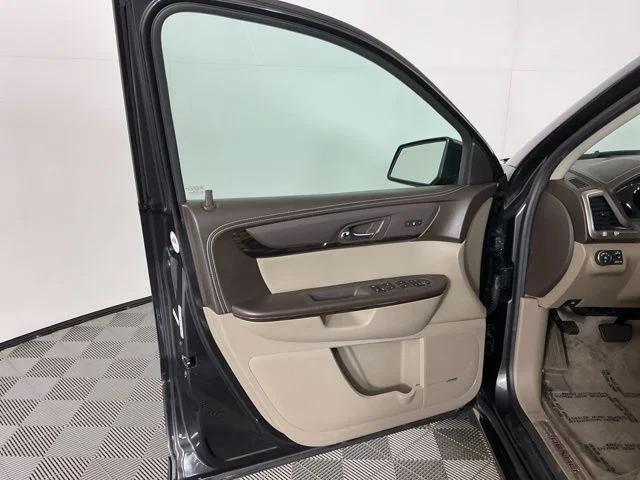 Used 2014 Iridium Metallic GMC Denali image 12