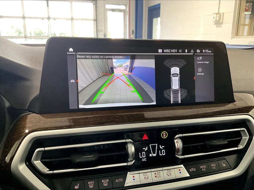 Used 2022 White BMW xDrive30i image 19