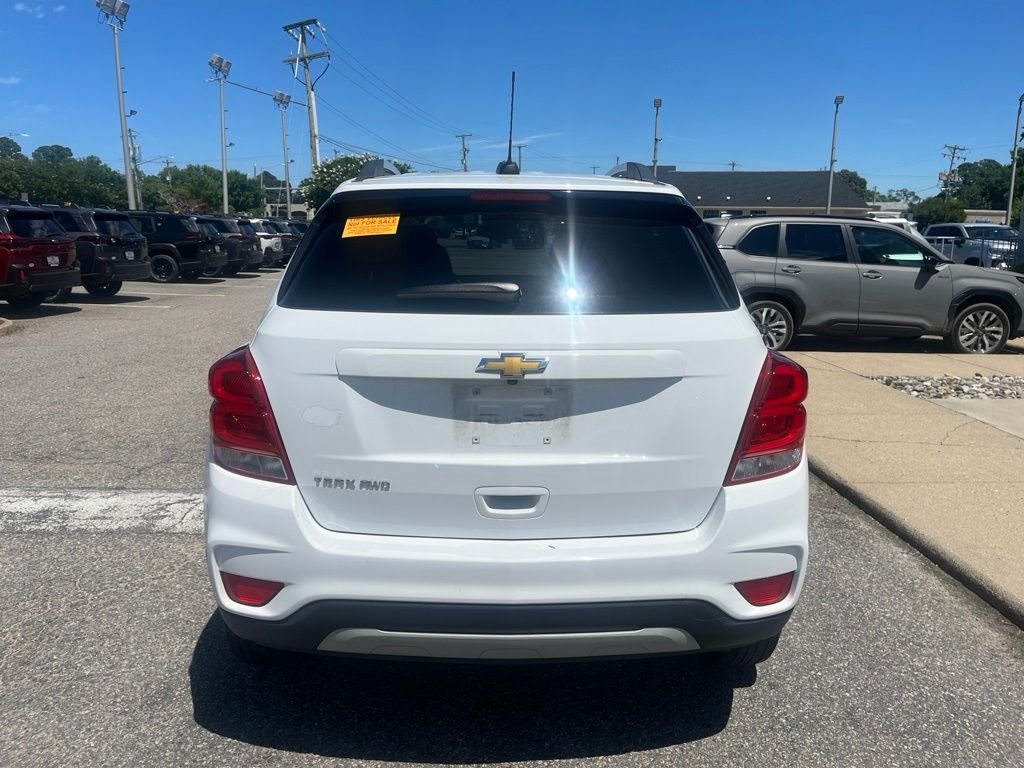 Used 2022 White Chevrolet LT image 5