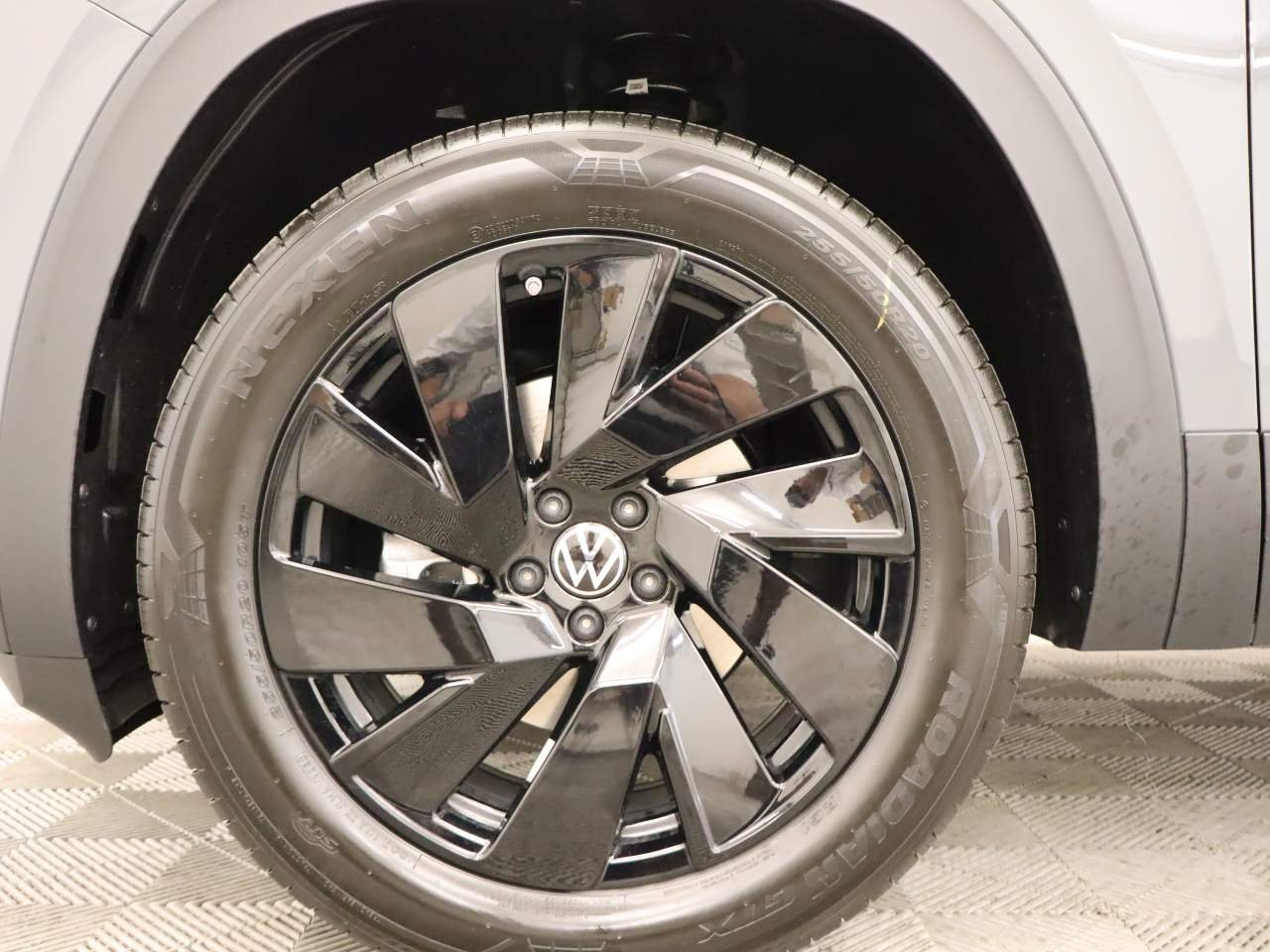 2026 Volkswagen Atlas SE w/Tech - Photo 6