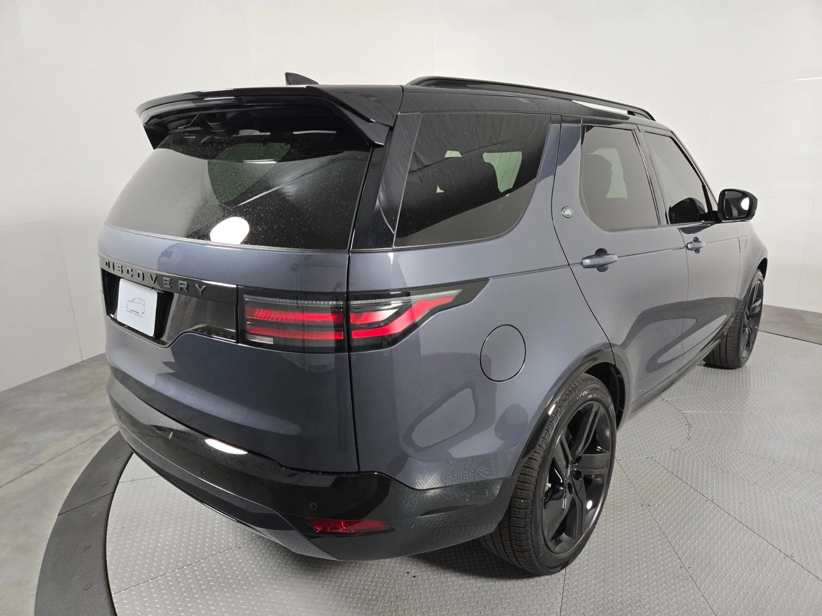 New 2026 Varesine Blue Land Rover Dynamic SE image 2
