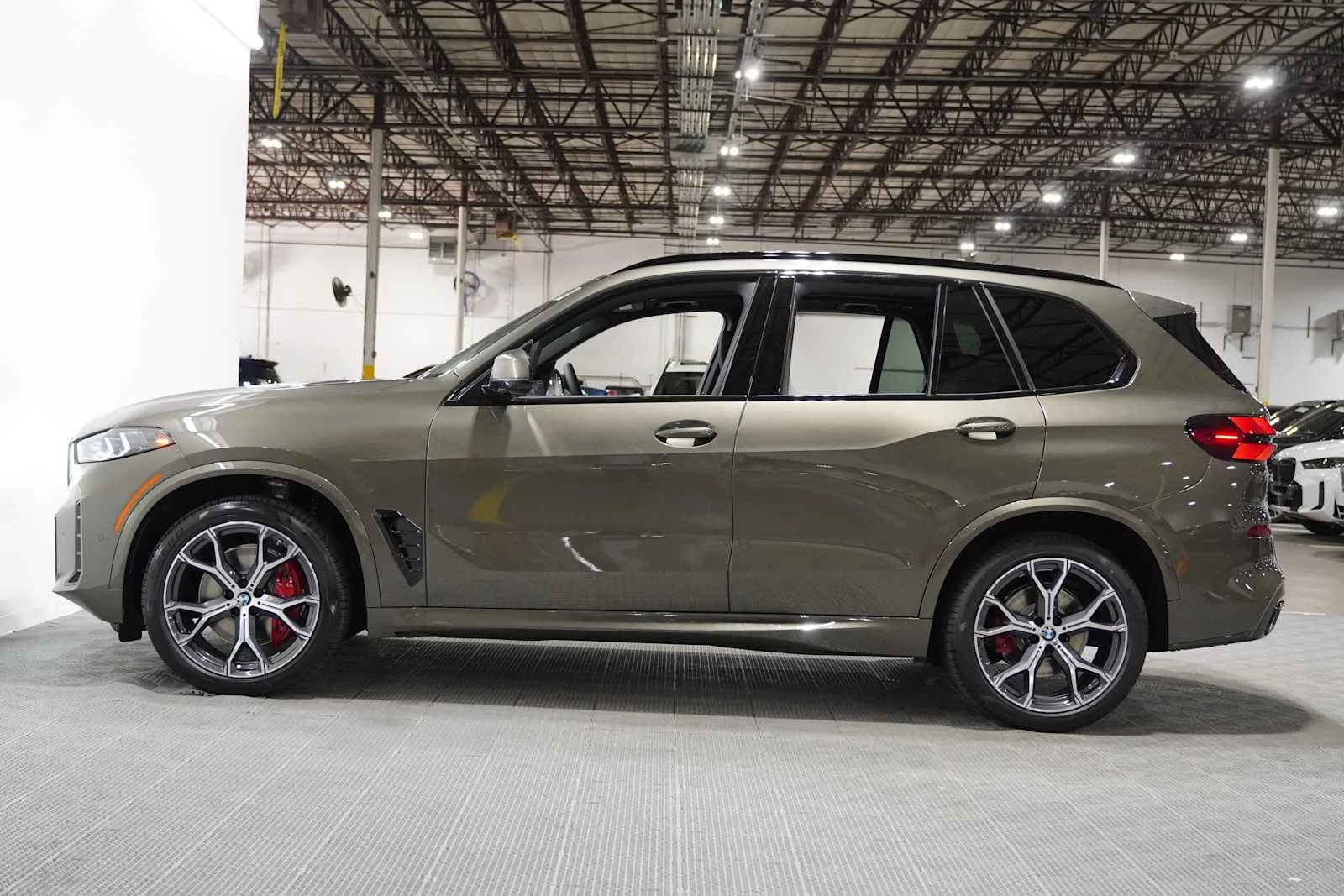 New 2026 Manhattan Green Metallic BMW xDrive40i image 4