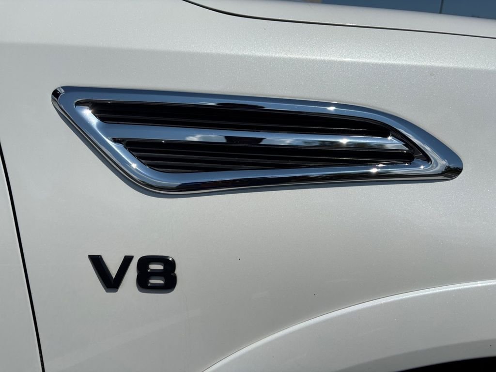 Used 2022 White Nissan SL image 38