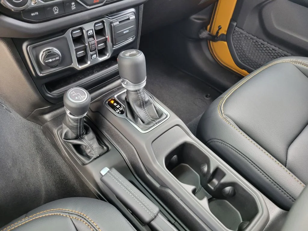 New 2026 Goldilocks Exterior Paint Jeep Sahara image 14