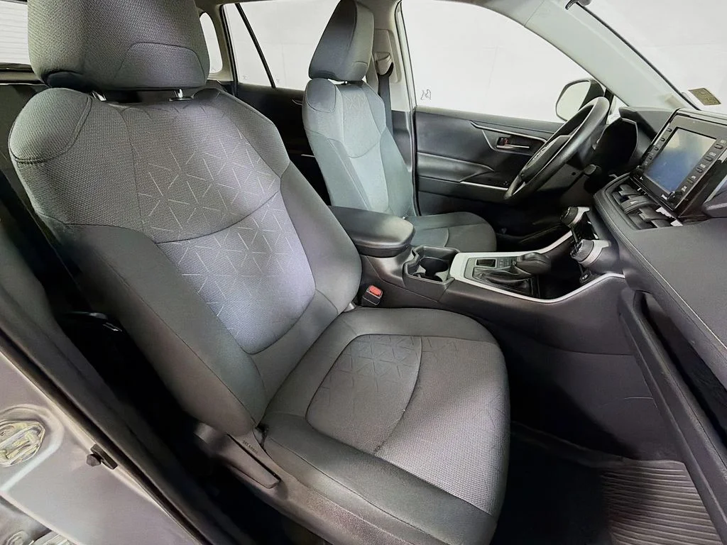 Used 2021 Silver Toyota XLE image 24