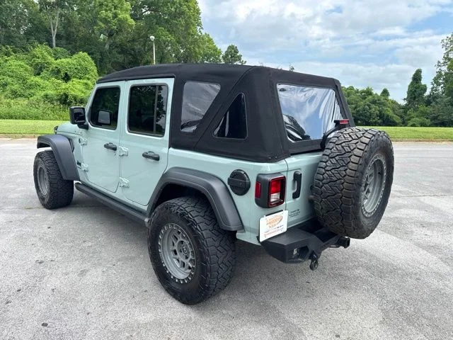 Used 2024  Jeep Sport S image 5