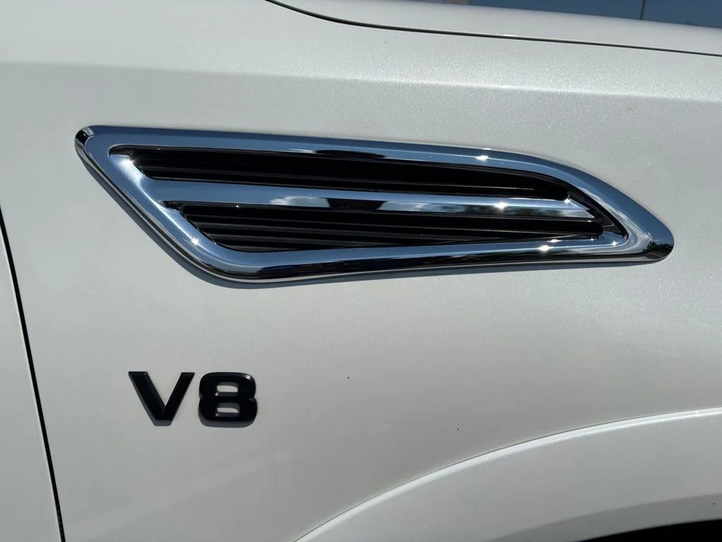 Used 2022 White Nissan SL image 38