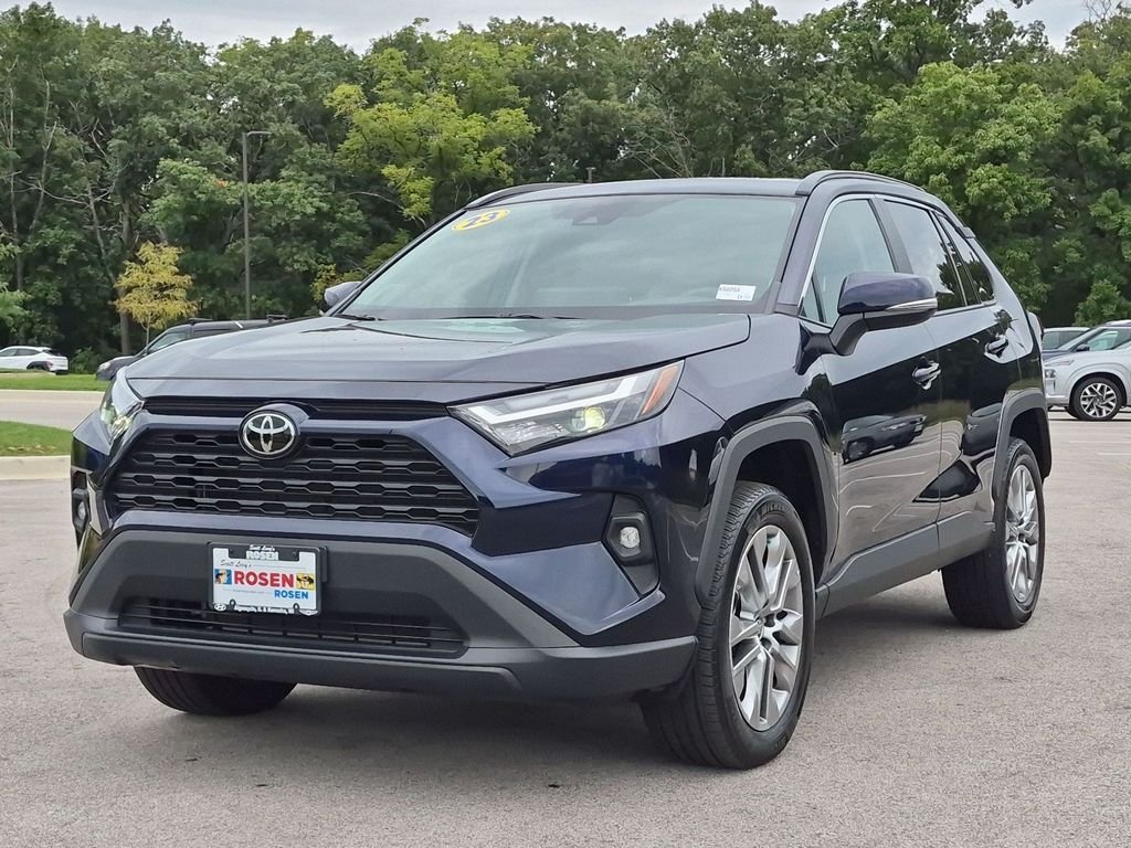 Used 2023  Toyota XLE Premium image 3