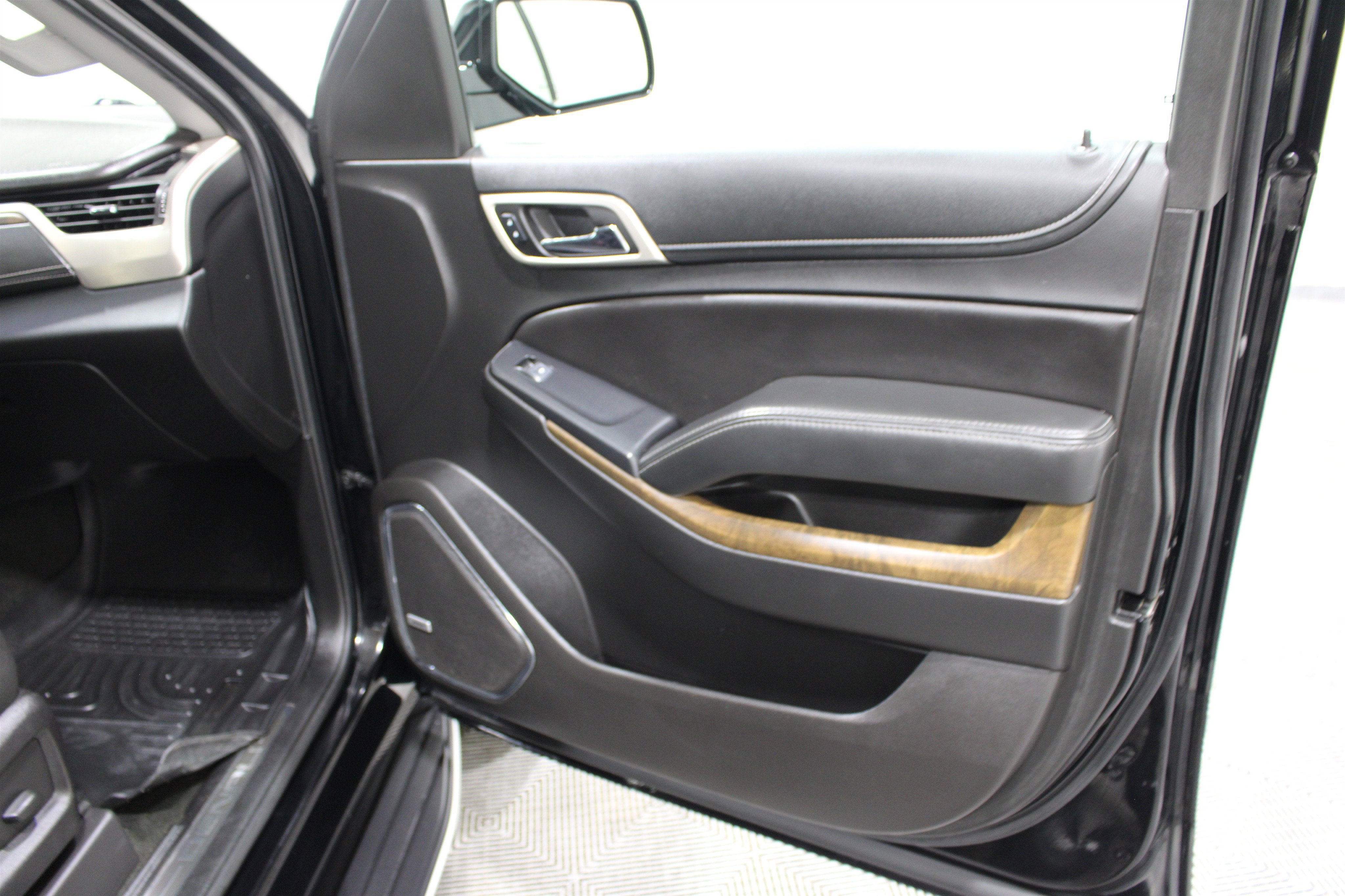 Used 2018 Onyx Black GMC Denali image 32
