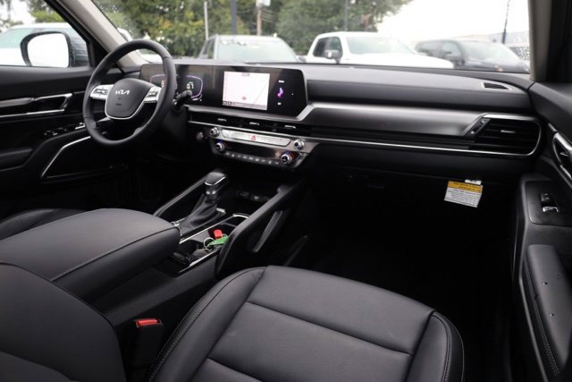 Used 2025 Silver Kia LX image 38