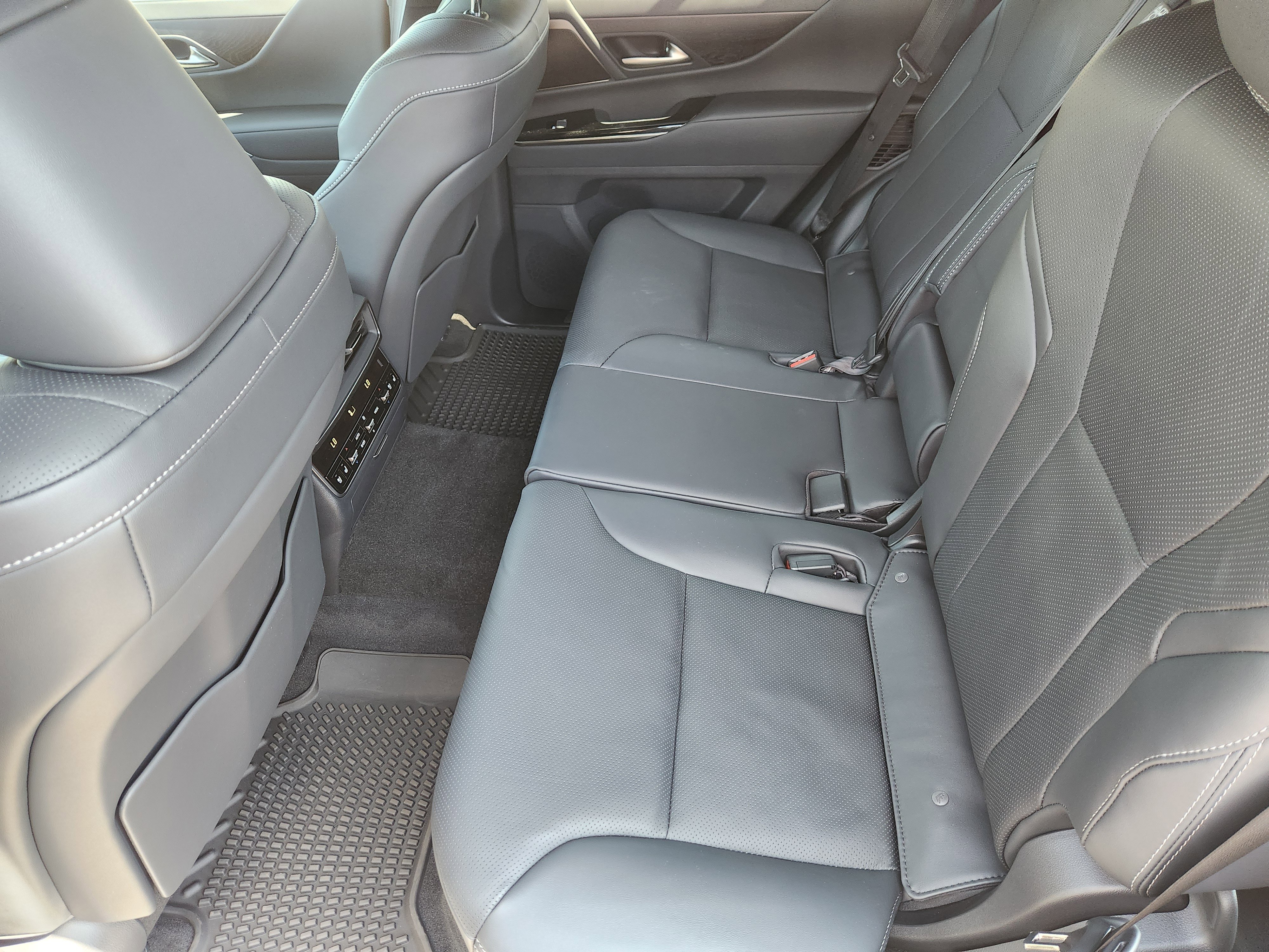 New 2026 Atomic Silver Lexus LUXURY image 19