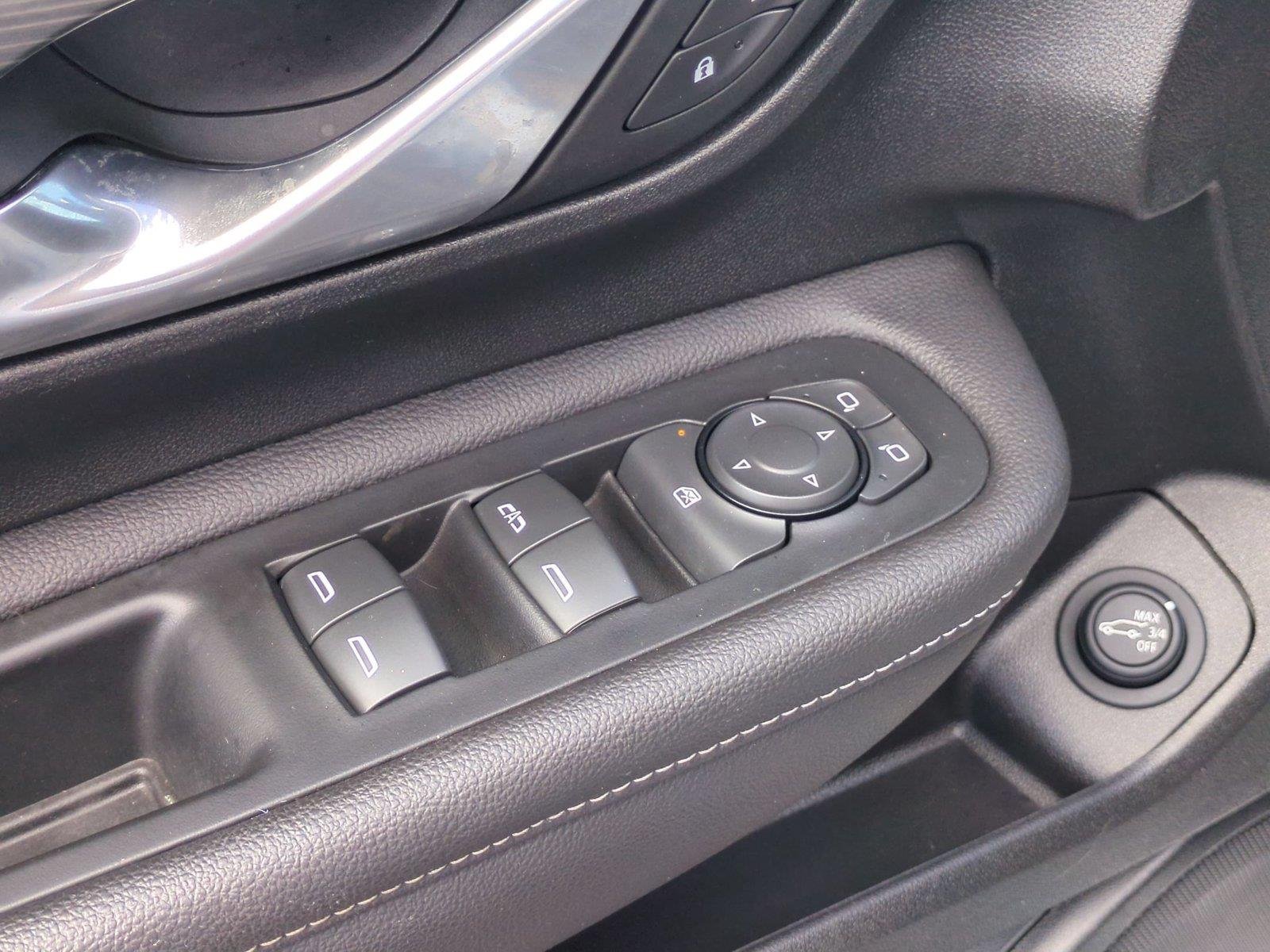 Used 2022 Summit White GMC SLE image 15