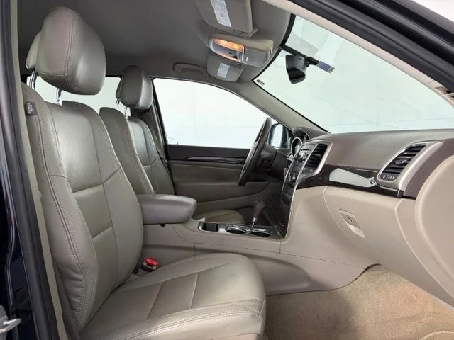 Used 2013 Black Jeep Laredo image 31