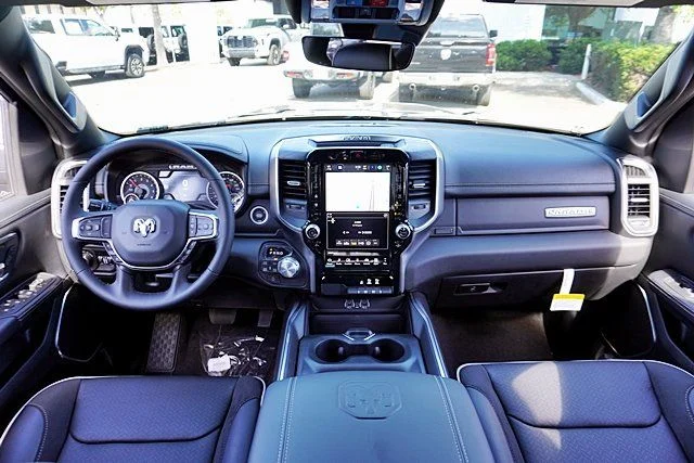 New 2026 Diamond Black Crystal Pearl-Coat Exterior Paint RAM Laramie image 25