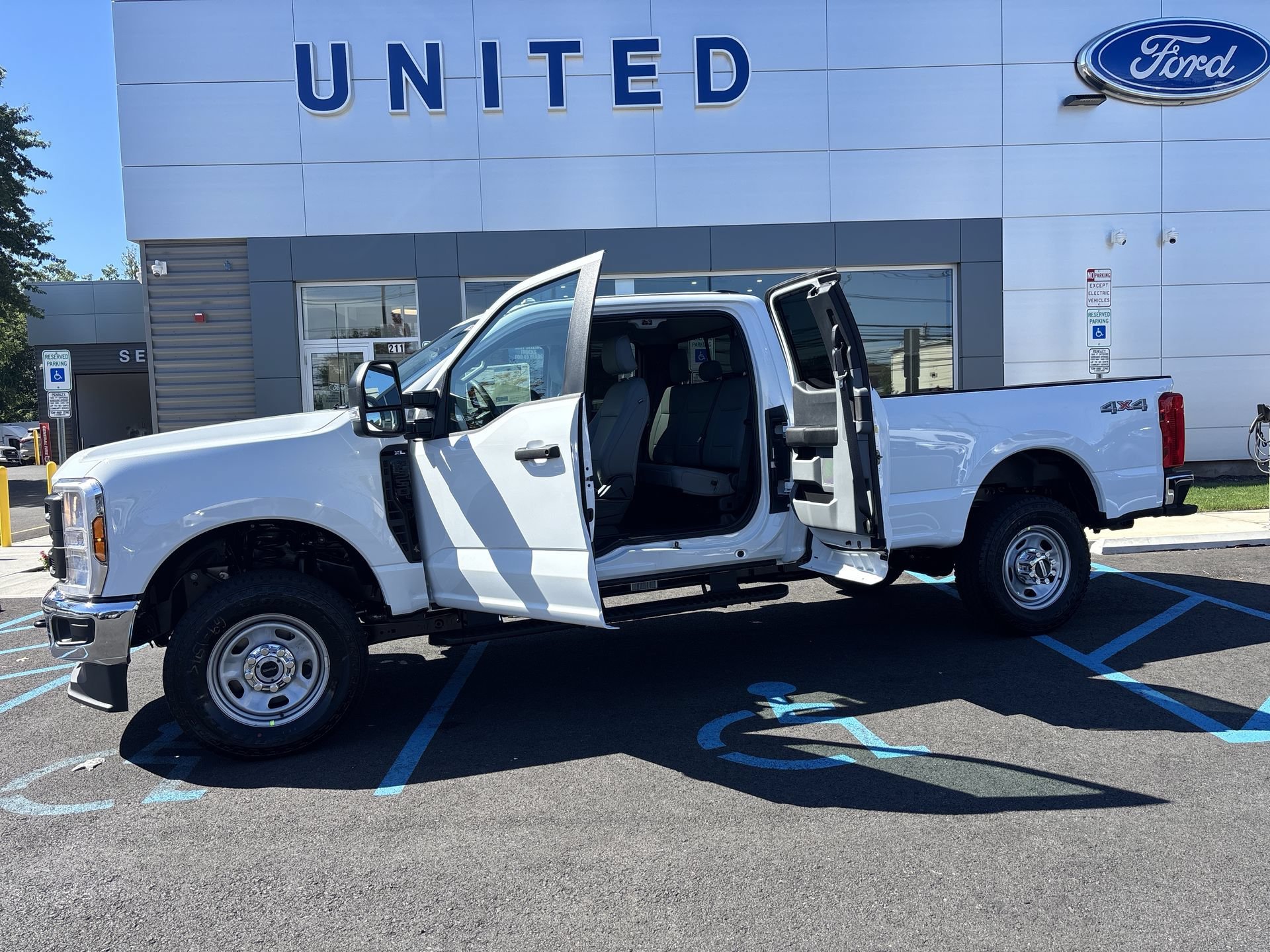 New 2027 Oxford White Ford F-350® XL image 26