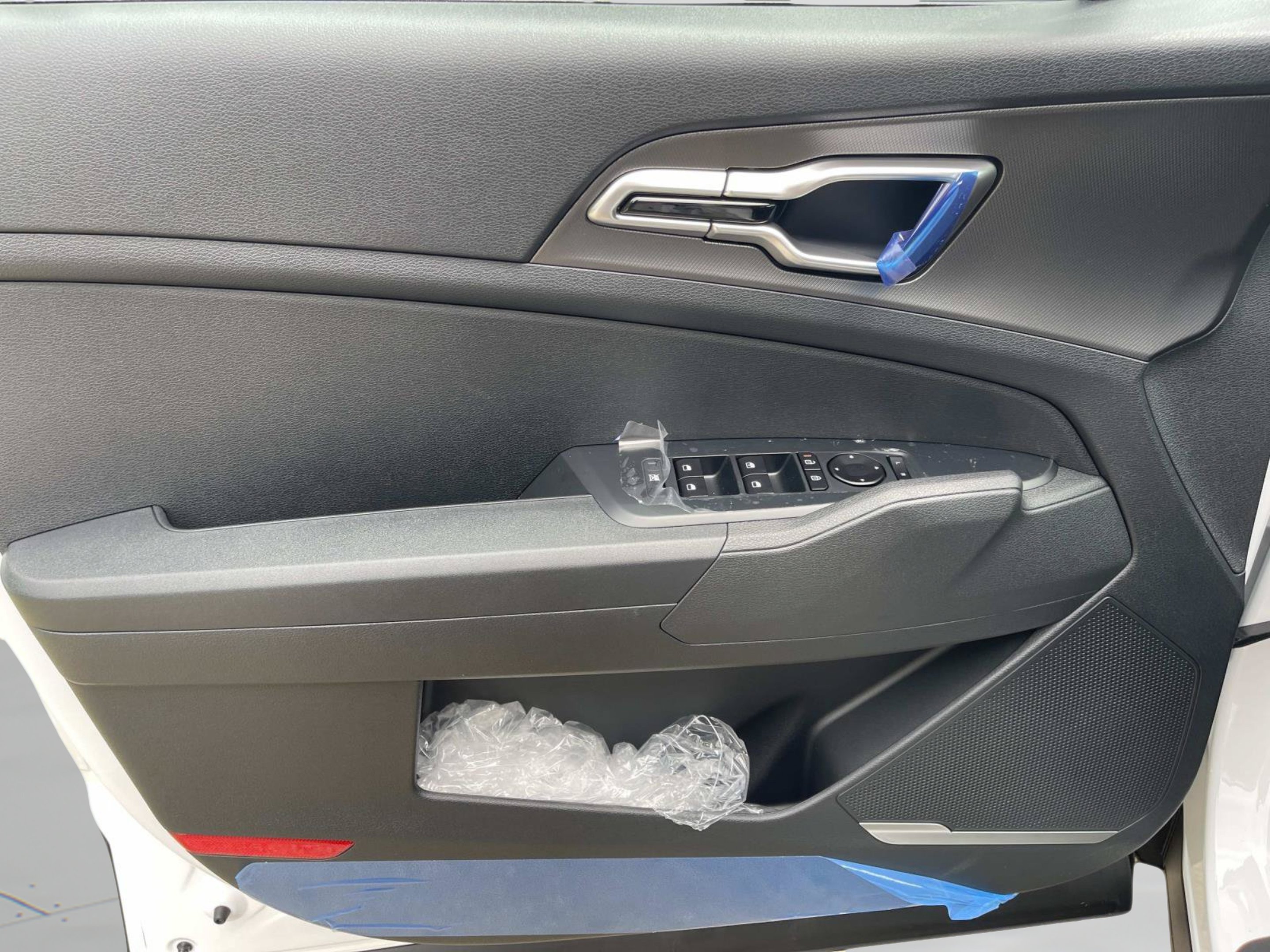 New 2026 Glacial White Pearl Kia LX image 21