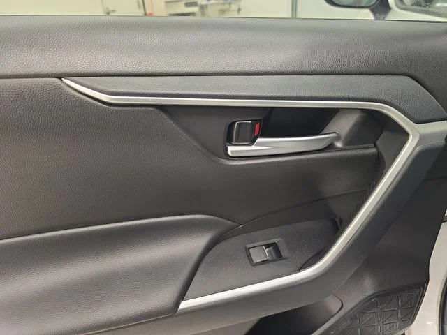 Used 2025 Ice Toyota XLE image 17