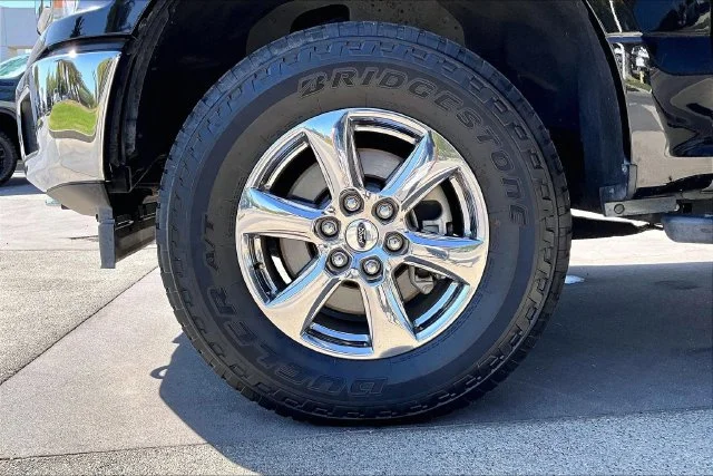 Used 2018 Shadow Black Ford XLT image 9