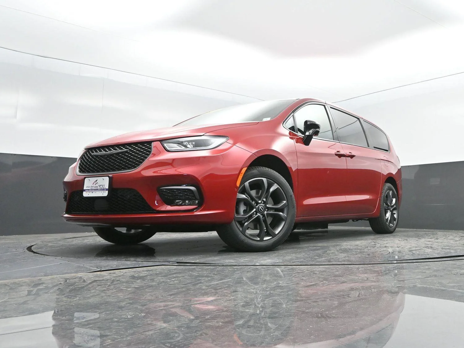 New 2026 Red Hot Pearl-Coat Exterior Paint Chrysler Select image 43
