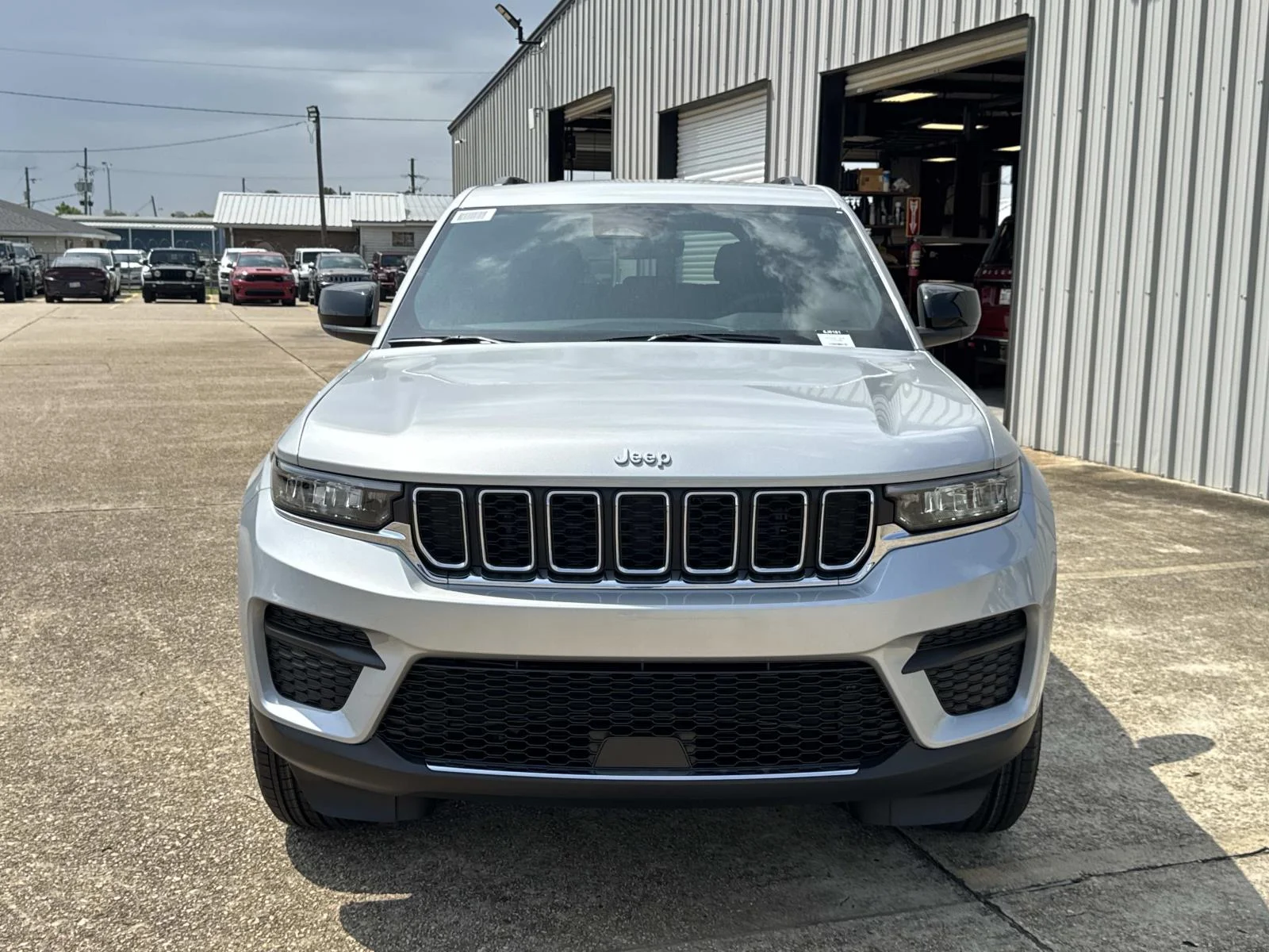New 2026 Silver Zynith Exterior Paint Jeep Laredo image 2