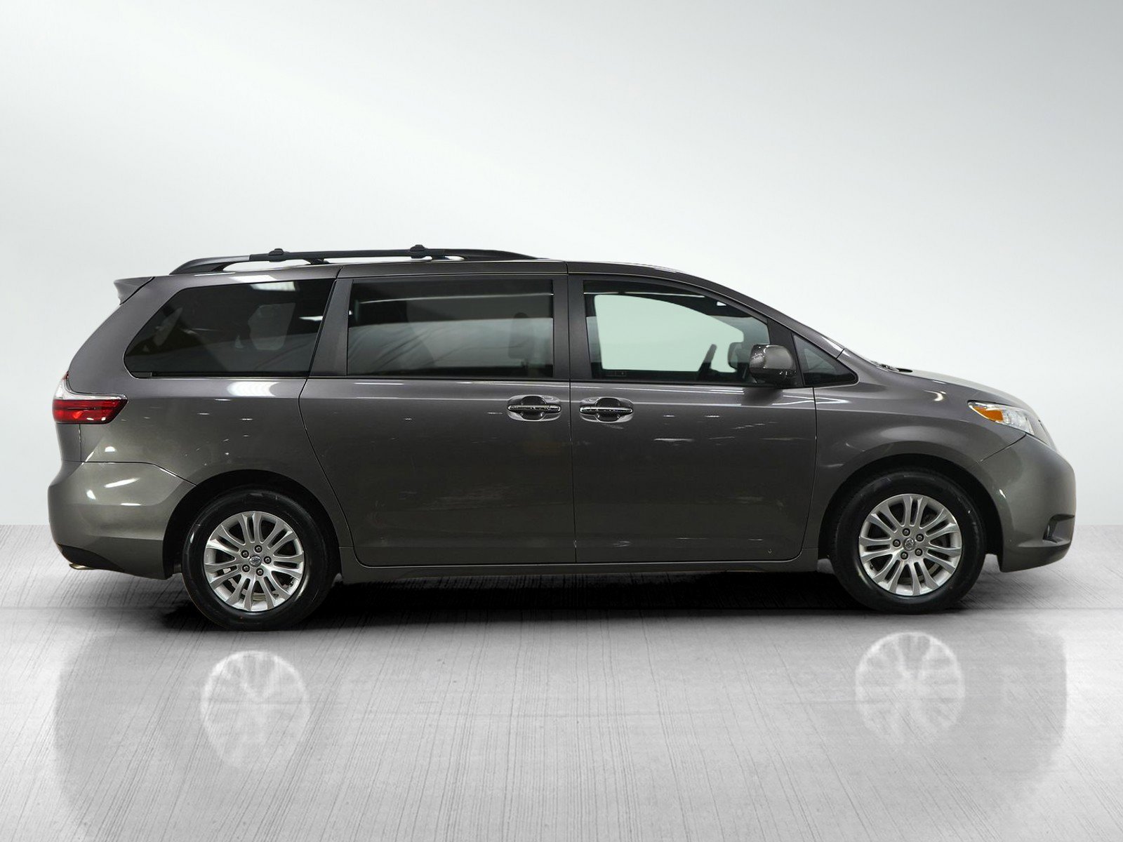 2017 Toyota Sienna XLE Premium - Photo 6