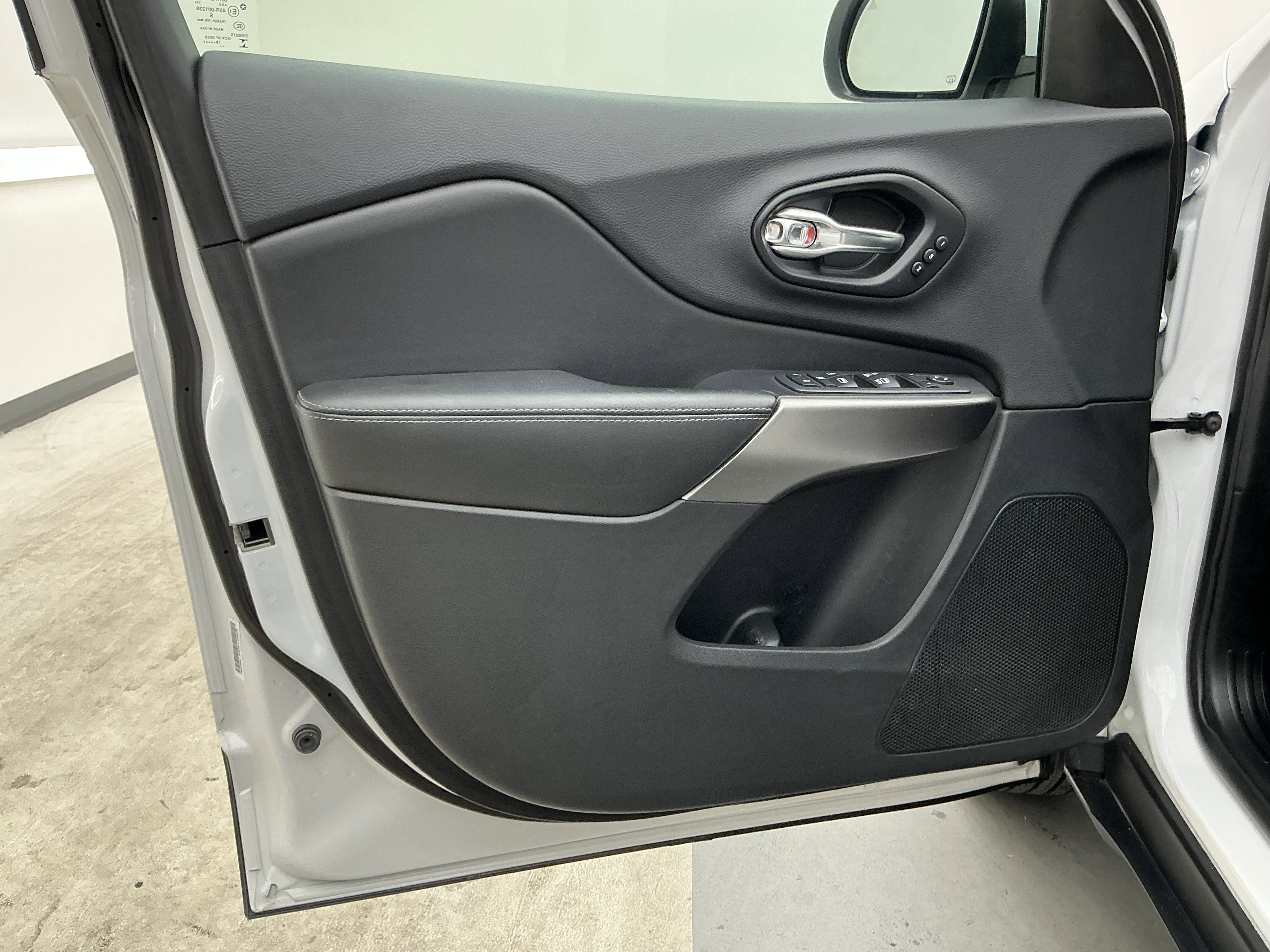 Used 2019 Bright White Clearcoat Jeep Limited image 15