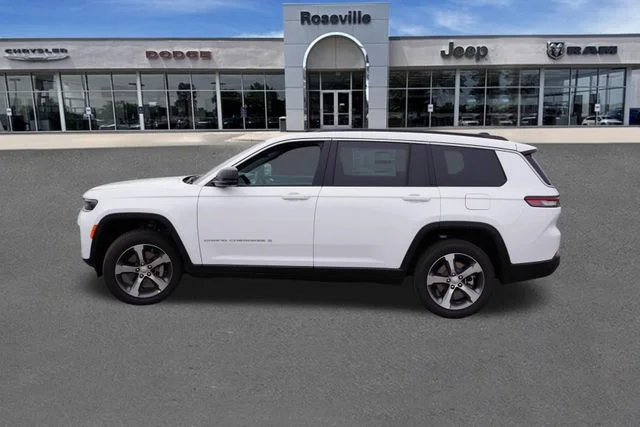 New 2026 Bright White Clear-Coat Exterior Paint Jeep Limited image 6