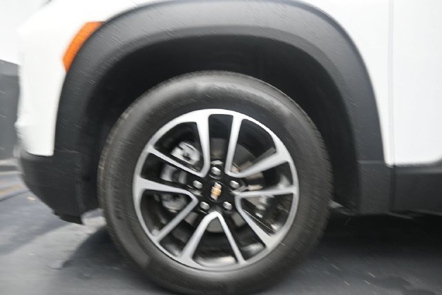 Used 2026 Summit White Chevrolet LT image 31
