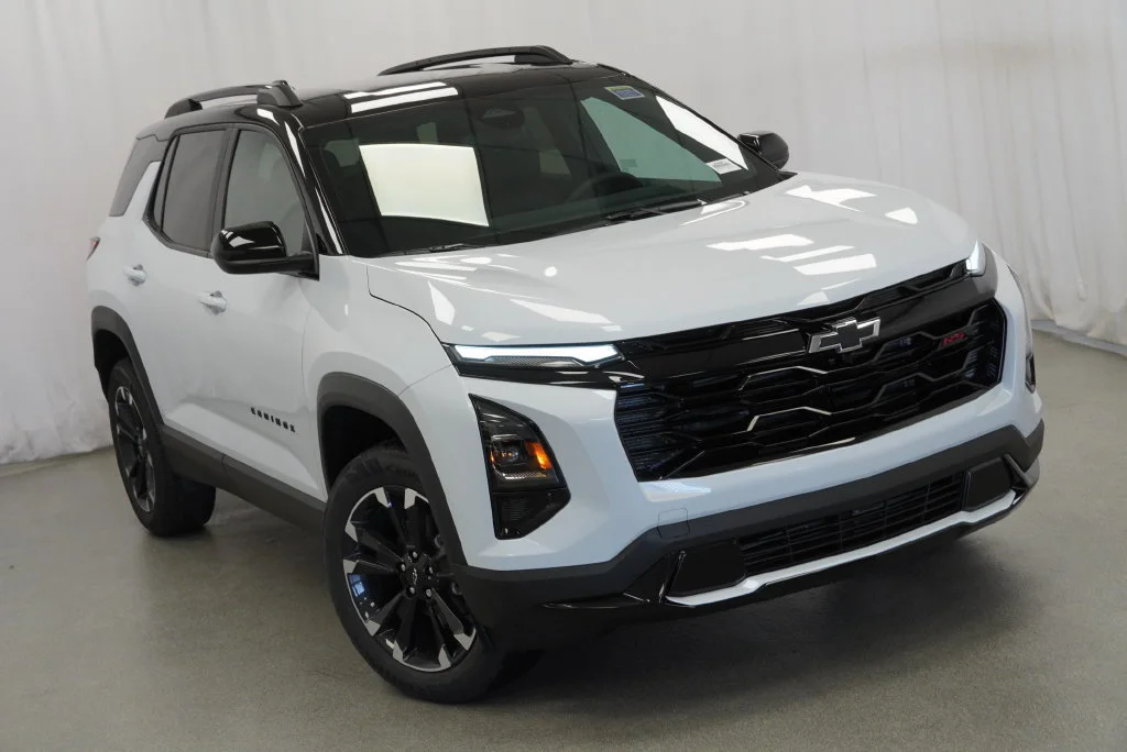 New 2027 Polar White Tricoat Chevrolet RS image 34
