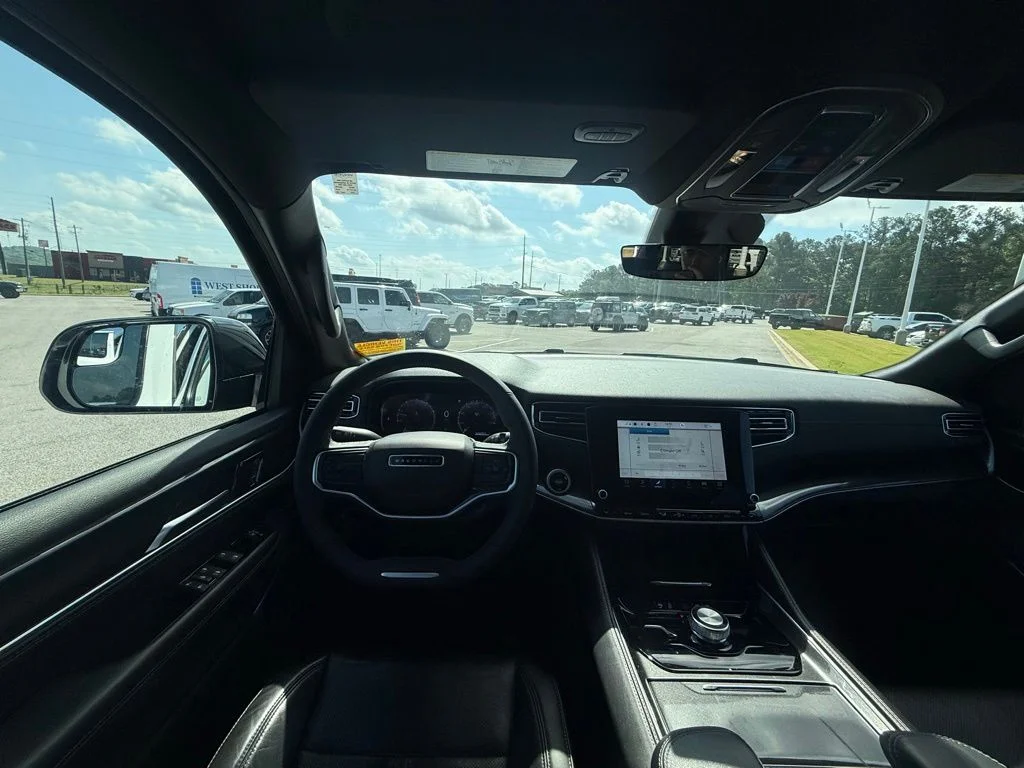 Used 2024 White Jeep Base image 13
