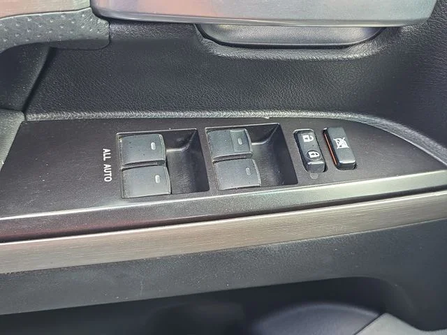 Used 2017  Toyota Base image 29