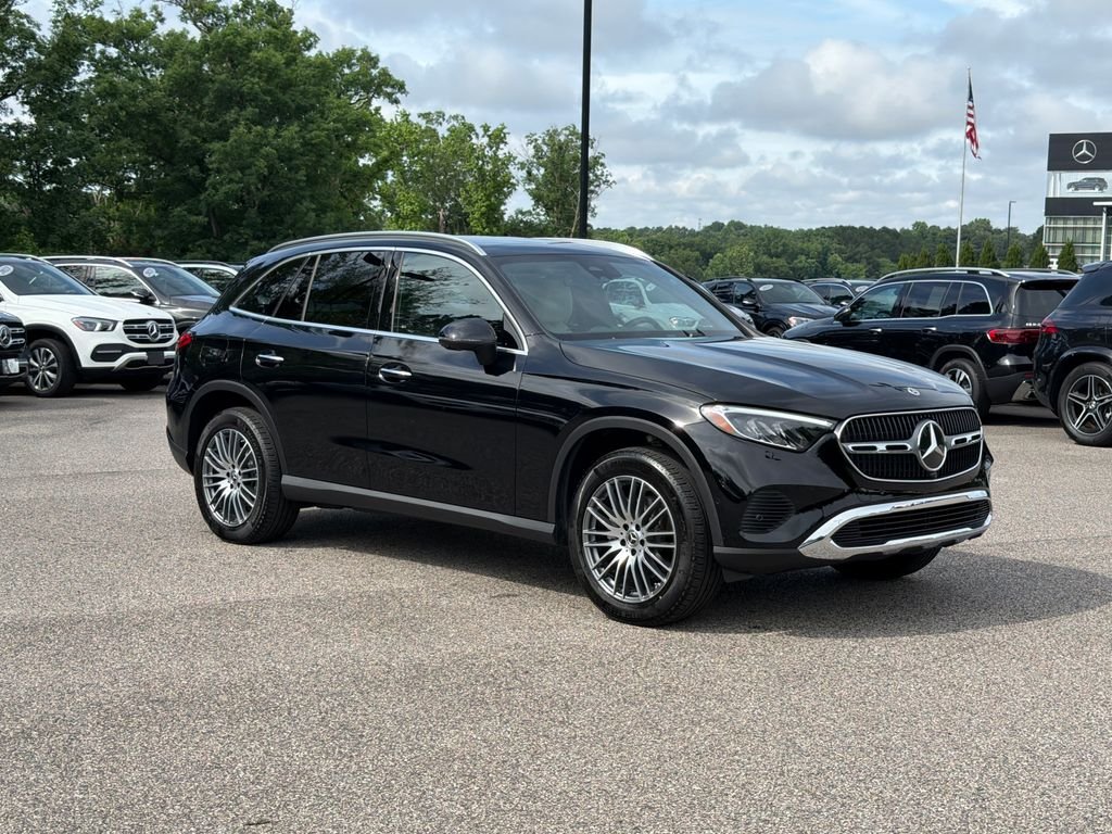 2026 Mercedes-Benz GLC GLC 300's photo