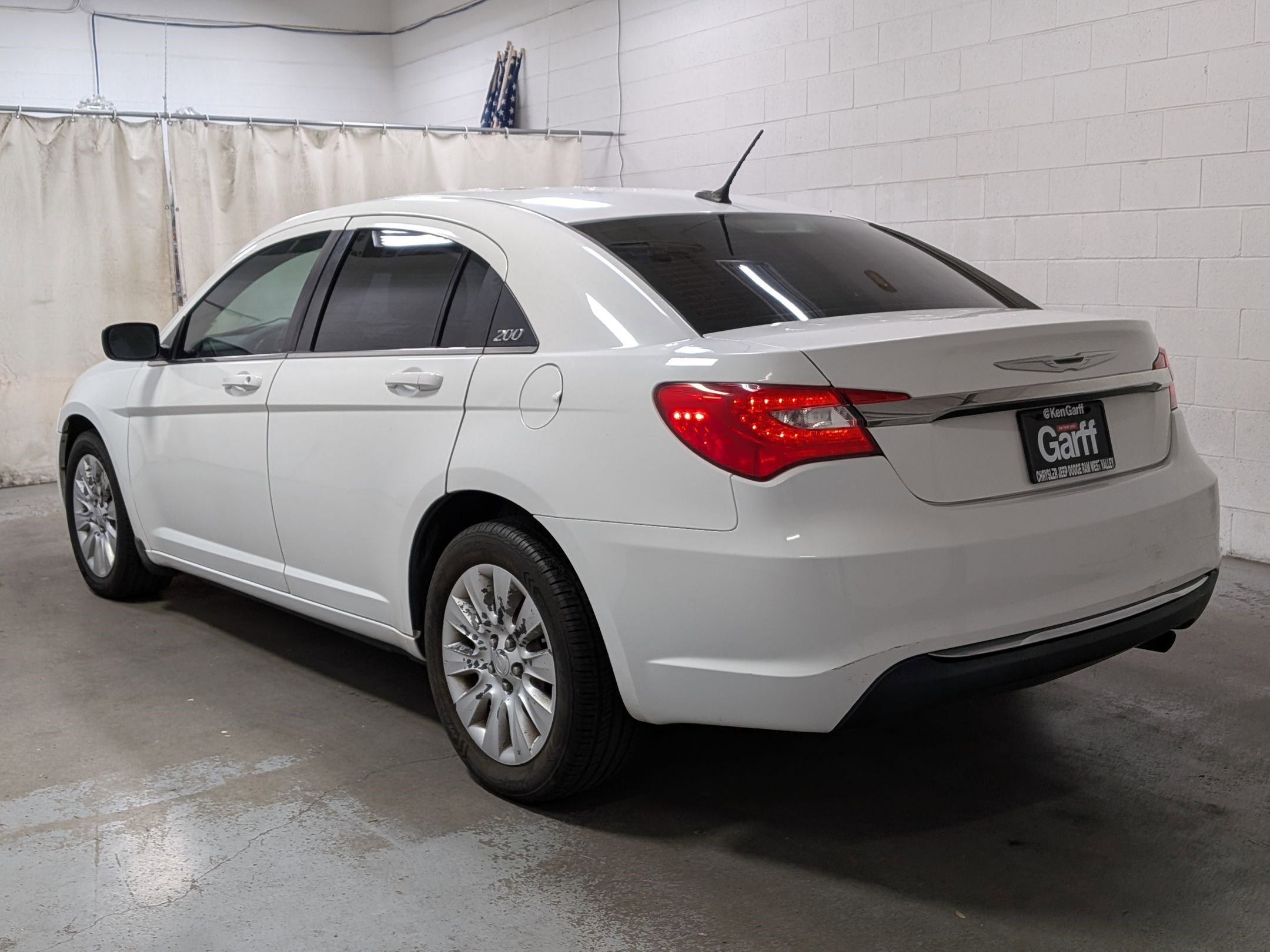 Used 2014 Bright White Clearcoat Chrysler LX image 7