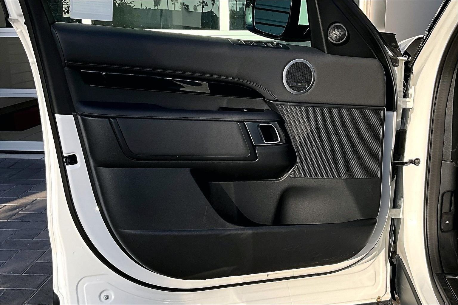 Used 2021 White Land Rover S image 21