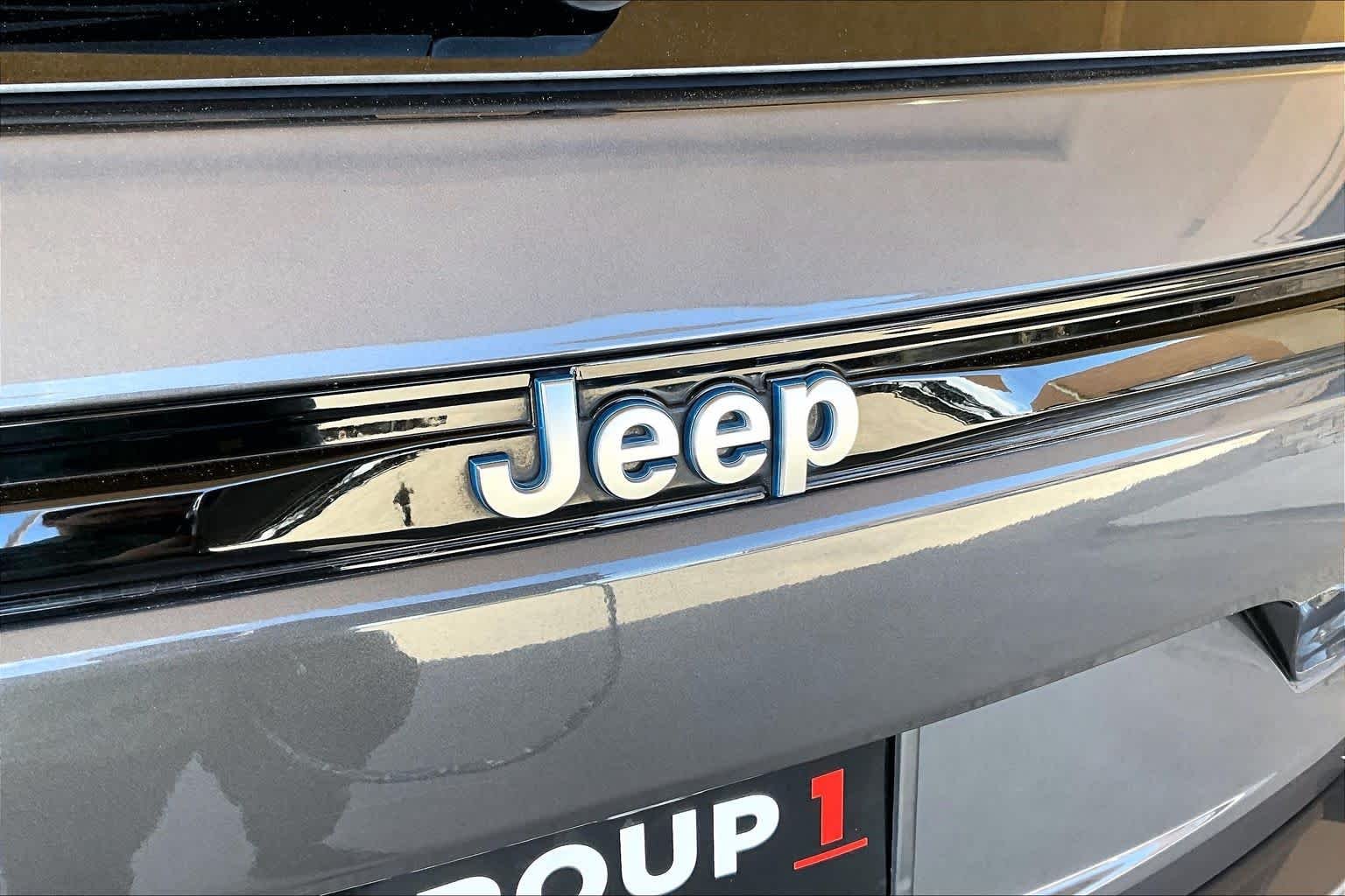 Used 2024 Baltic Gray Metallic Clearcoat Jeep  image 31
