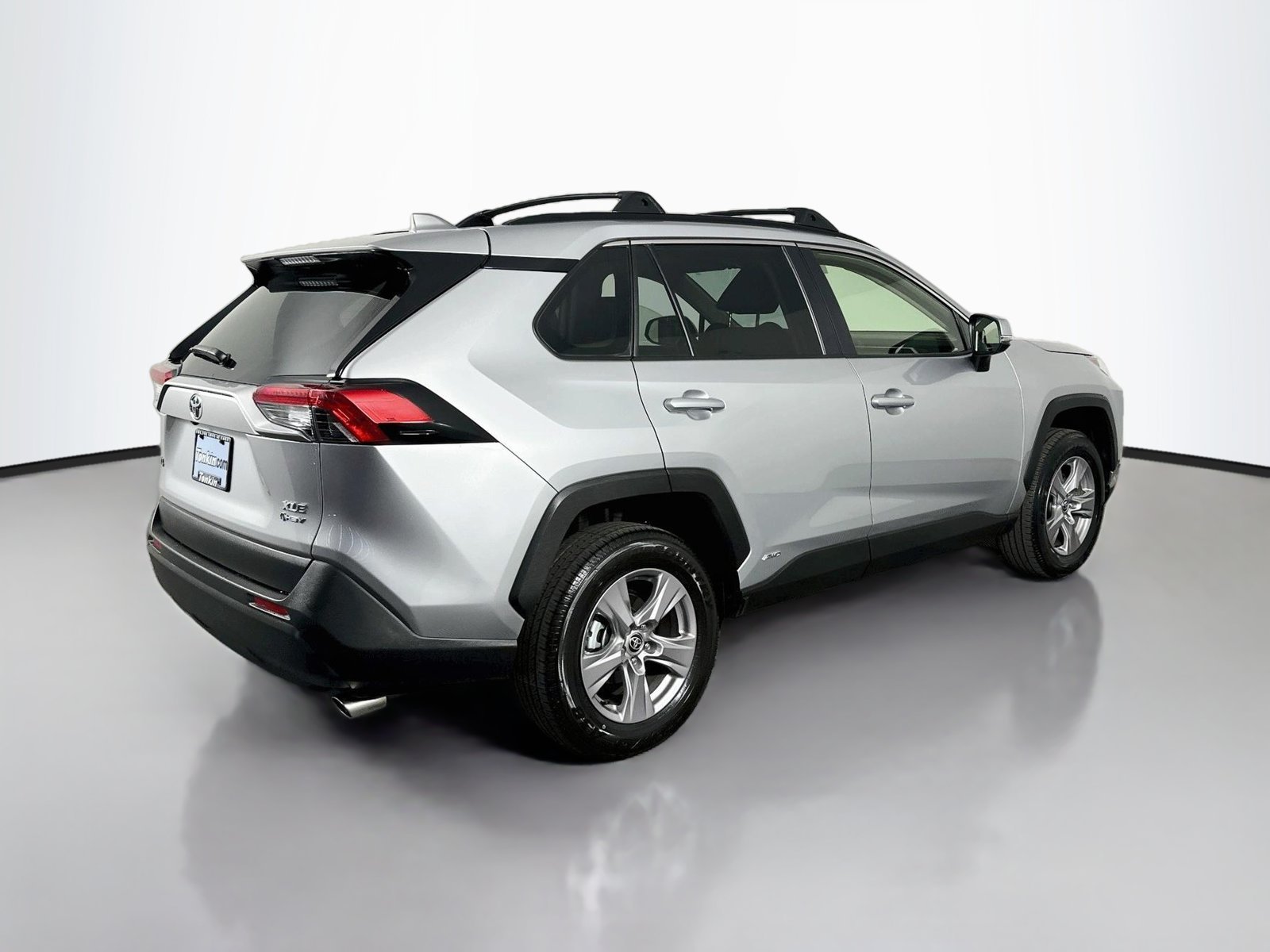 Used 2025 Silver Sky Metallic Toyota XLE image 7