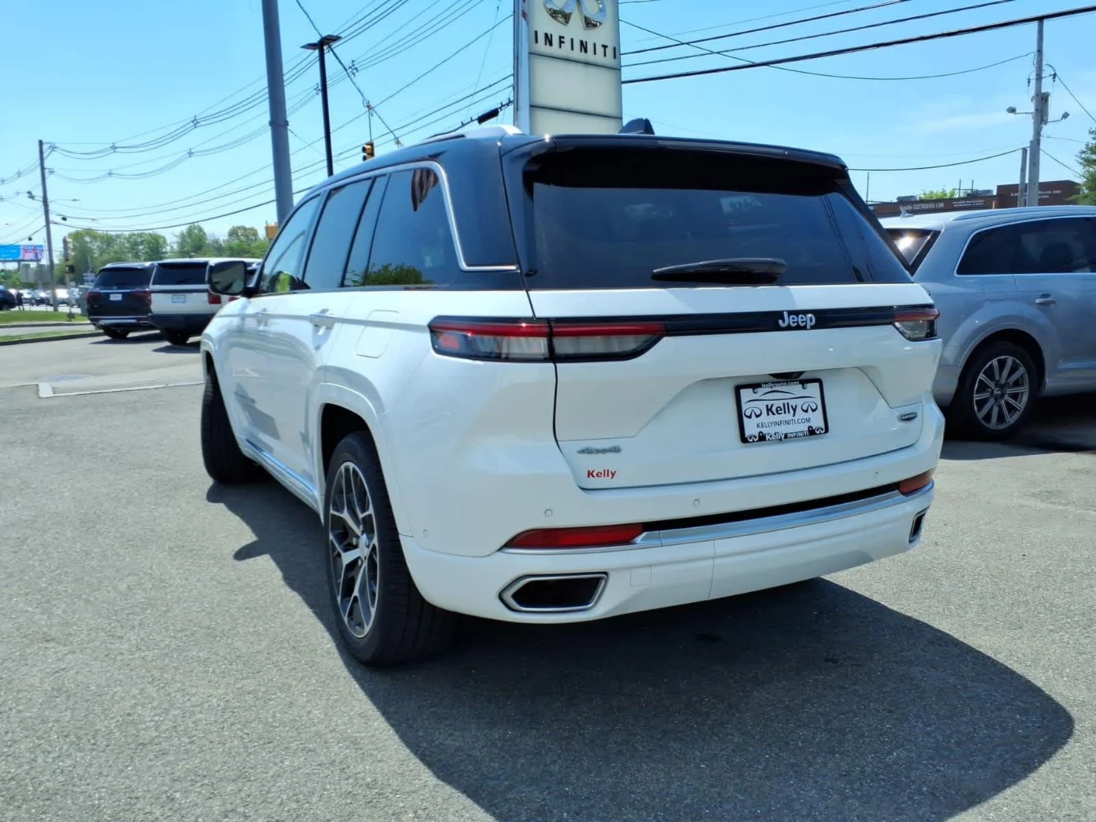 Used 2023 Bright White Clearcoat Jeep Summit Reserve image 7