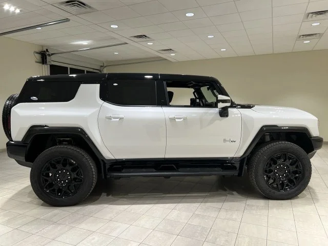 Used 2025 White GMC 2X image 6