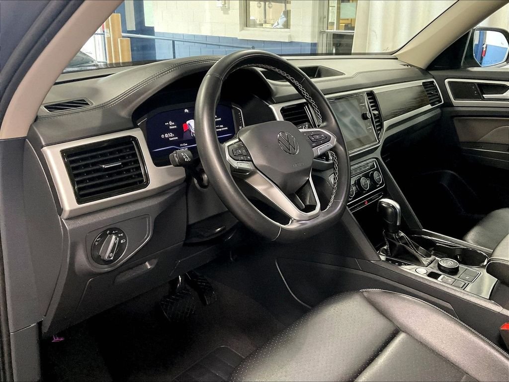 Used 2023 Gray Volkswagen 3.6L V6 SE w/Technology image 8