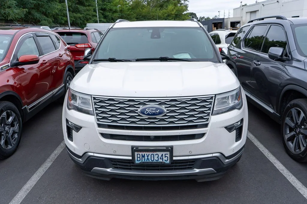 Used 2018 White Platinum Clearcoat Metallic Ford Platinum image 2