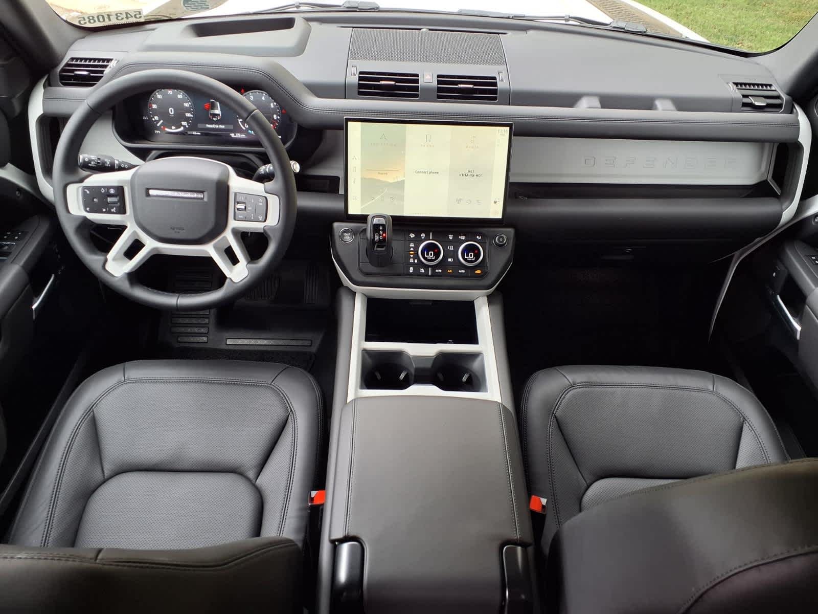 New 2026 Fuji White Land Rover X-Dynamic SE image 19