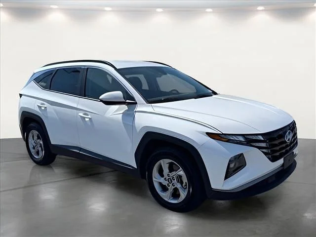 Used 2024 White Hyundai SEL image 2